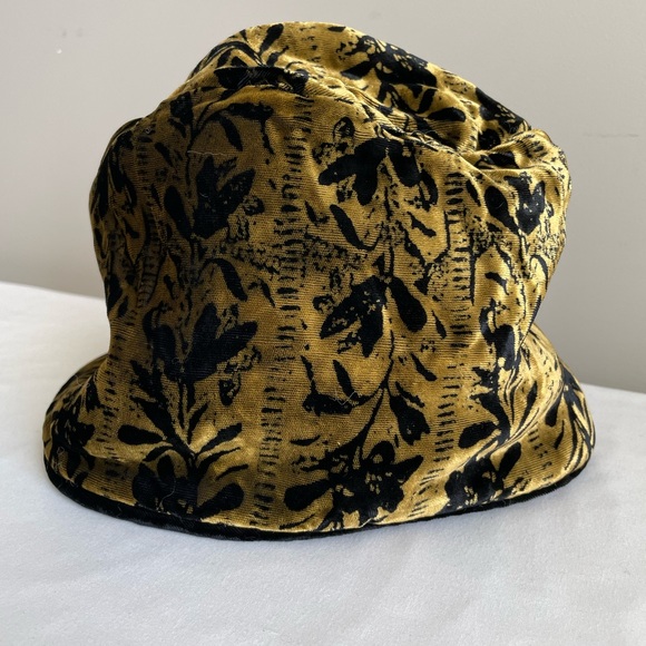 NWOT 90’s Reversible Plush Velvet Roll Brim Hat - Picture 3 of 4